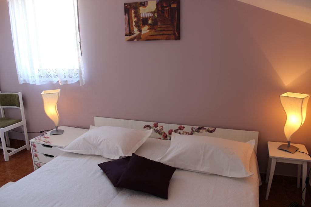 Apartments Petrada Omiš Habitación foto