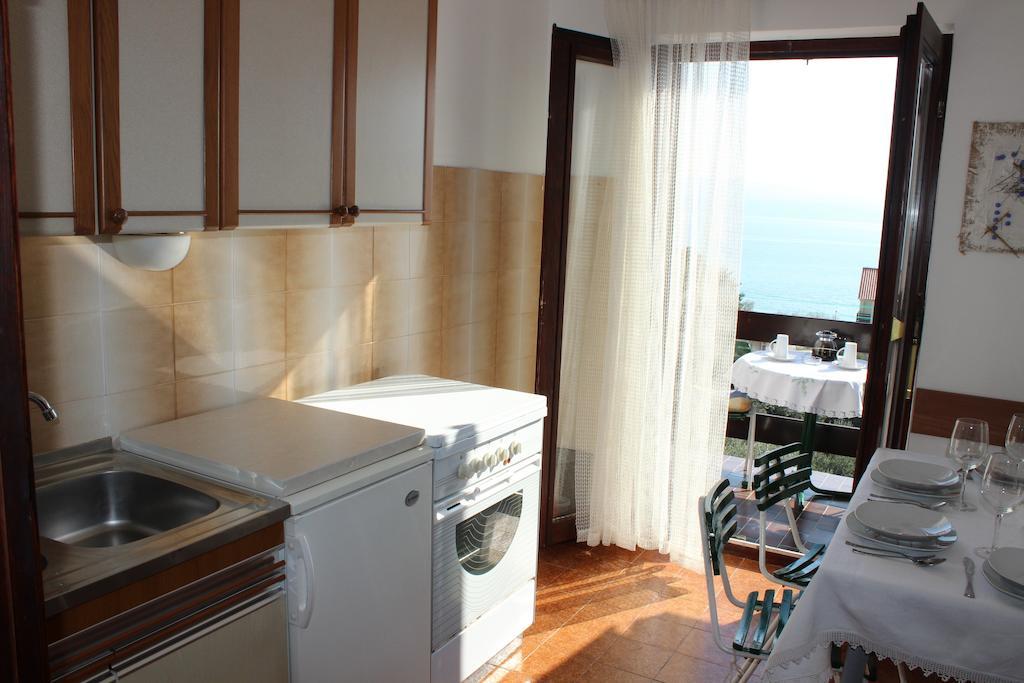 Apartments Petrada Omiš Habitación foto