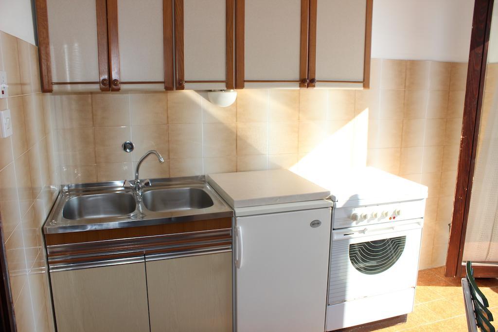 Apartments Petrada Omiš Habitación foto