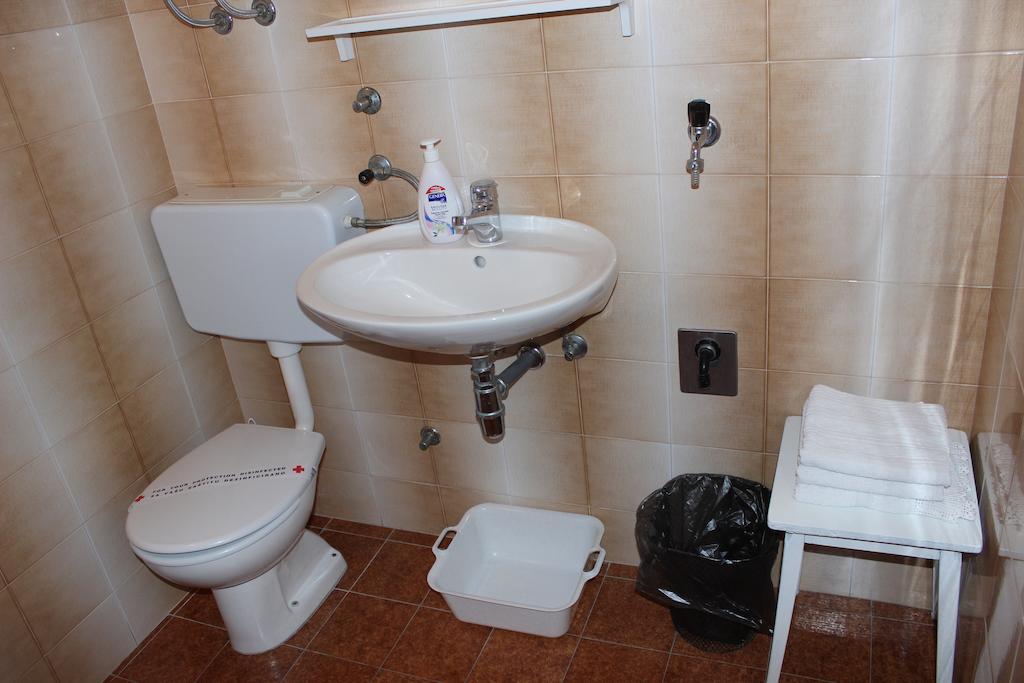 Apartments Petrada Omiš Habitación foto