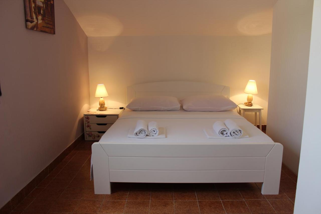 Apartments Petrada Omiš Habitación foto