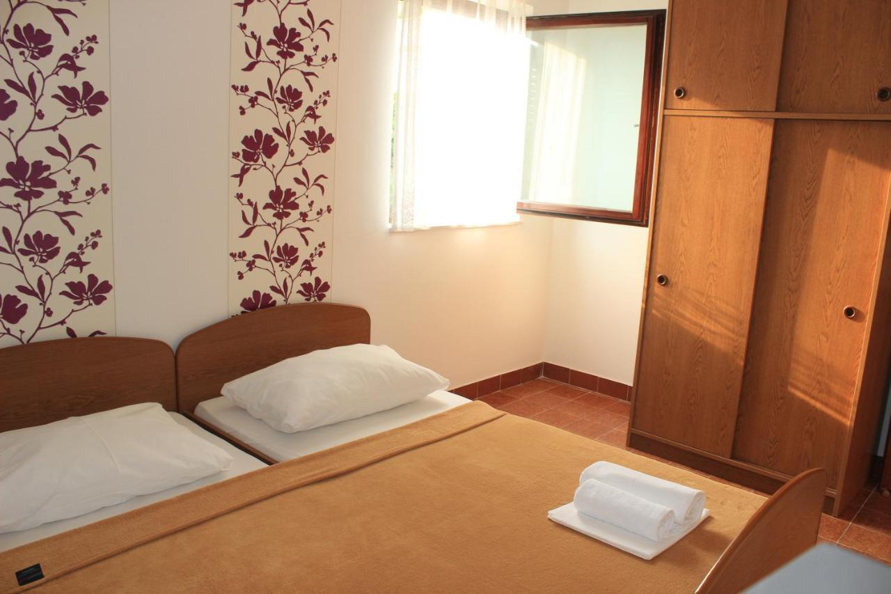 Apartments Petrada Omiš Habitación foto